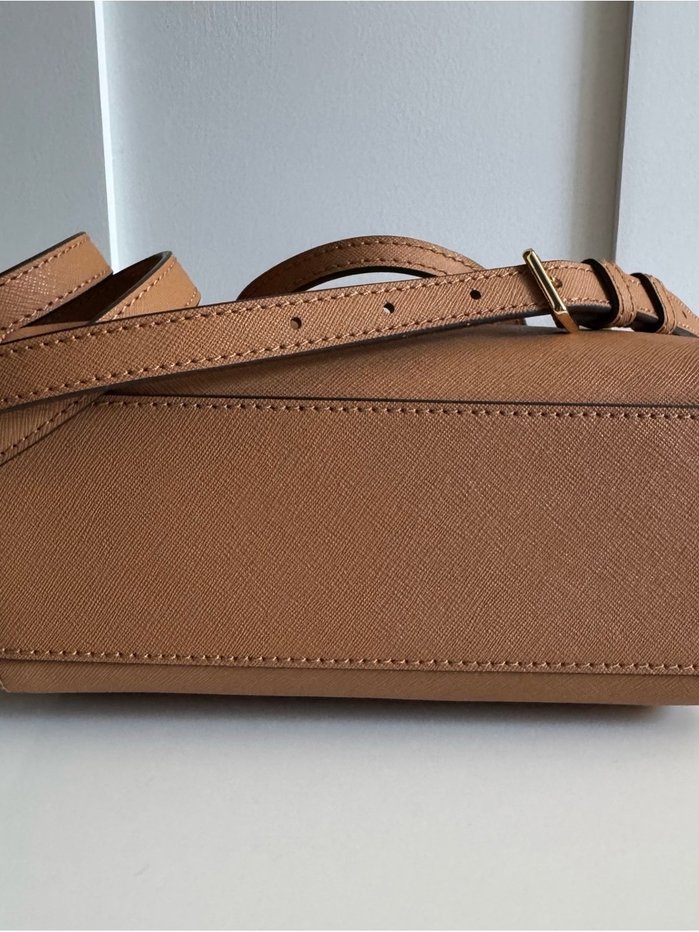 Tory Burch Emerson Satchel with Gold Hardware - Picture 5 of 8